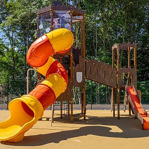 Obec Skalité se může pochlubit zcela novým dětským hřištěm Obec Skalité se může pochlubit zcela novým dětským hřištěm