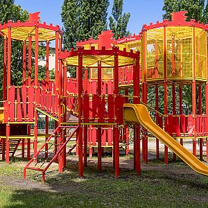 Moderní inkluzivní dětské hřiště na Medzilaborecké ulici Moderní inkluzivní dětské hřiště na Medzilaborecké ulici