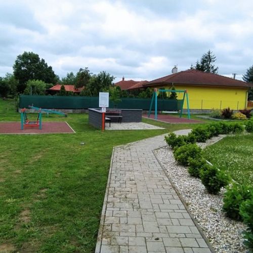 Detské ihrisko v obci Malý Lapáš